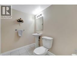 35 DUBRICK Crescent - 36