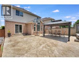 35 DUBRICK Crescent - 38