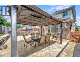 35 DUBRICK Crescent - 40