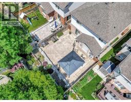 35 DUBRICK Crescent - 42