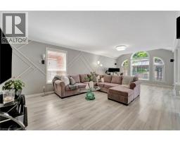 35 DUBRICK Crescent - 6