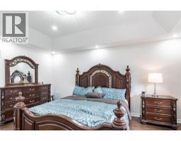 47 HAWKE Crescent - 21