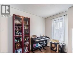 47 HAWKE Crescent - 28