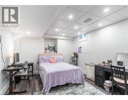 47 HAWKE Crescent - 32