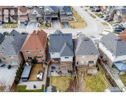 47 HAWKE Crescent - 40