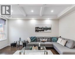 47 HAWKE Crescent - 9
