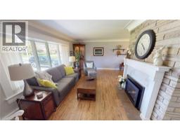 16 DALEVIEW Crescent - 3