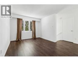 32 LANSING Square - 10