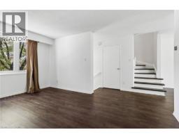 32 LANSING Square - 11
