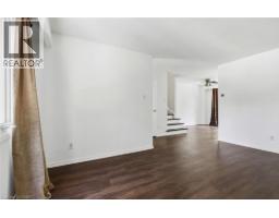32 LANSING Square - 13