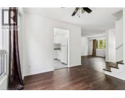 32 LANSING Square - 16