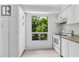 32 LANSING Square - 18