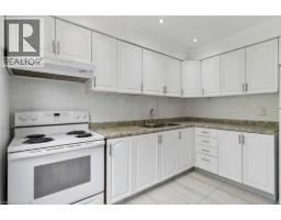 32 LANSING Square - 19