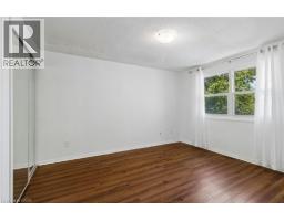 32 LANSING Square - 26