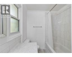 32 LANSING Square - 31