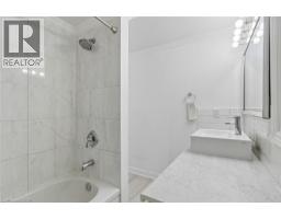 32 LANSING Square - 32