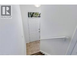 32 LANSING Square - 33