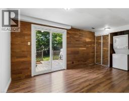32 LANSING Square - 36