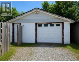 135 MCARTHUR Avenue - 4