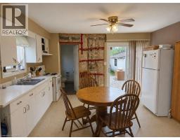 135 MCARTHUR Avenue - 5