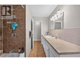 27 AINSLIE Avenue - 24