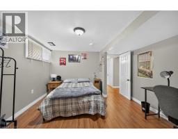 27 AINSLIE Avenue - 38
