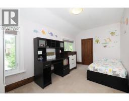 223 WELLINGTON Street N - 12