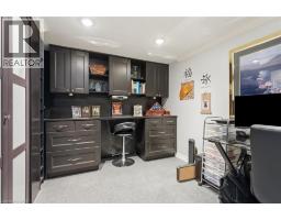 33 CENTENNIAL Parkway S - 34