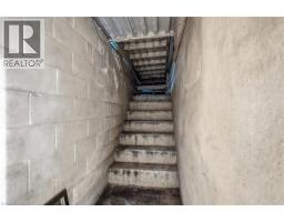 33 CENTENNIAL Parkway S - 38