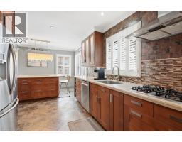33 CENTENNIAL Parkway S - 9