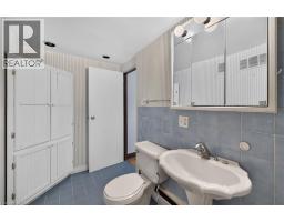 40 ROBINSON Street UnitNo. 209 - 28