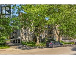 40 ROBINSON Street UnitNo. 209 - 3