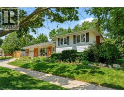 569 PARKSIDE Crescent - 3