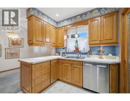 4 CORBETT Avenue - 11