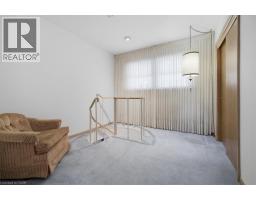 4 CORBETT Avenue - 18