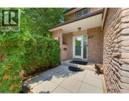 620 FORESTWOOD Crescent - 2