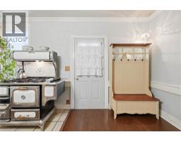 153 MONTROSE Street N - 12