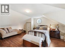 153 MONTROSE Street N - 21