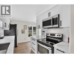 23 BRIAR KNOLL Drive - 13