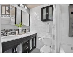23 BRIAR KNOLL Drive - 32