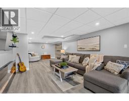 23 BRIAR KNOLL Drive - 38