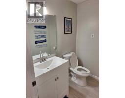 48 CRESTLYNN Crescent - 13