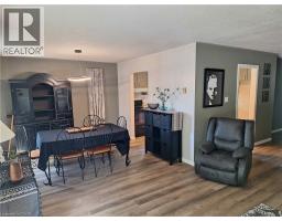 48 CRESTLYNN Crescent - 4