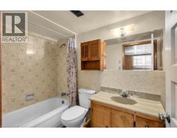 55 YOUNG Street - 37