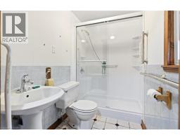 142 GRIFFIN Street S - 22