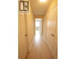 60 CANTERBURY Drive UnitNo. 25 - 20