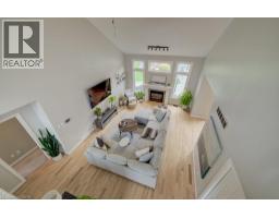 207 WOODRIDGE Drive - 23