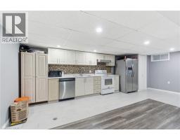 22 COLONIAL Street - 27