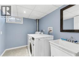 22 COLONIAL Street - 31