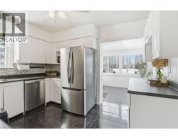 153 PARKVIEW Drive - 17